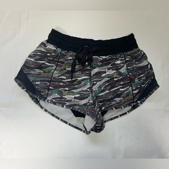 LULULEMON Hotty Hot Short (Long  4")
Mini Sweatr Multi Black / Black - Picture 4 of 11